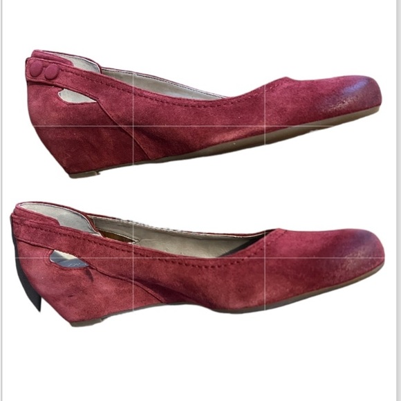 Franco Sarto Chianti Red Suede Low Wedge Button Cut Out Detail Shoes Size 10 Med - Picture 3 of 16